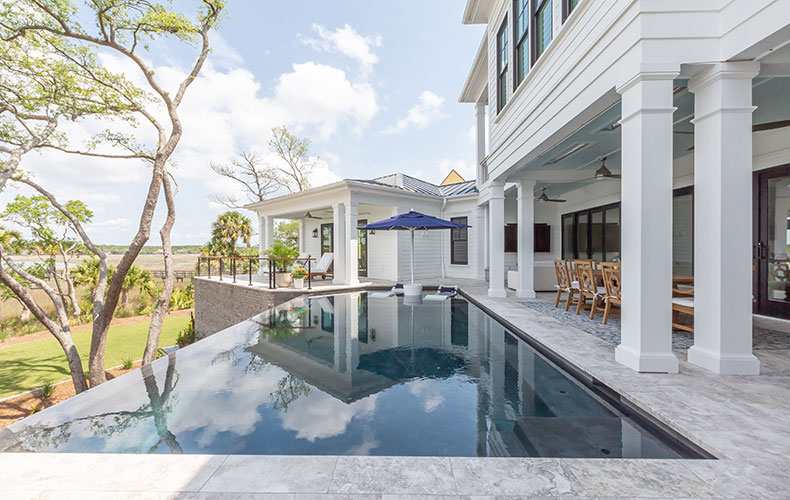 A beautiful inifnity pool with a great view at a residential backyard