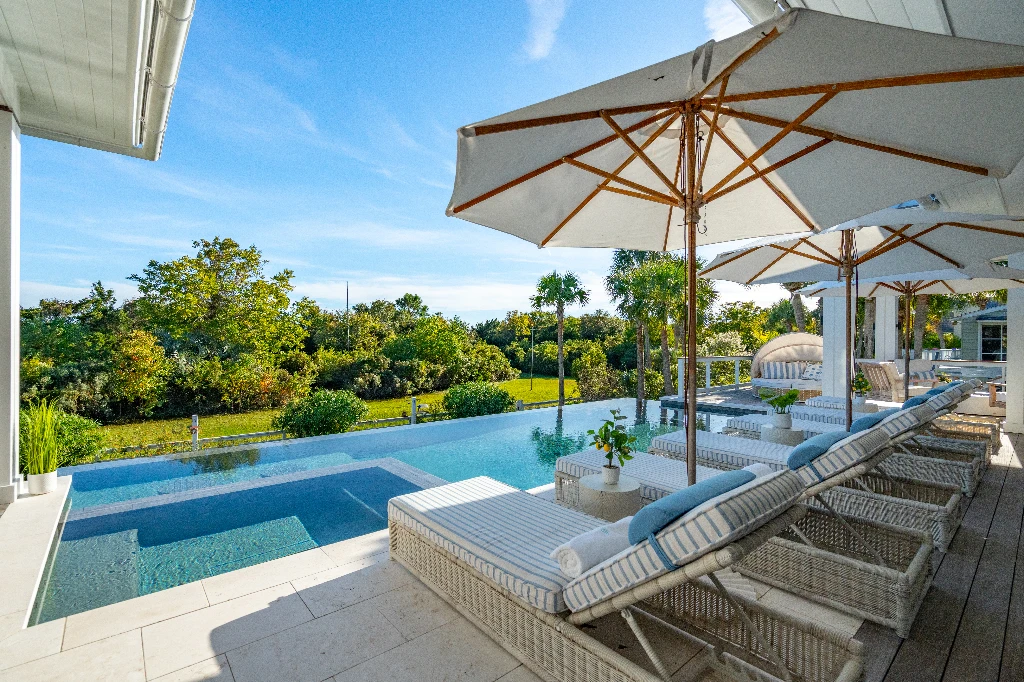 Luxury Pool Lounges with Built-In Features