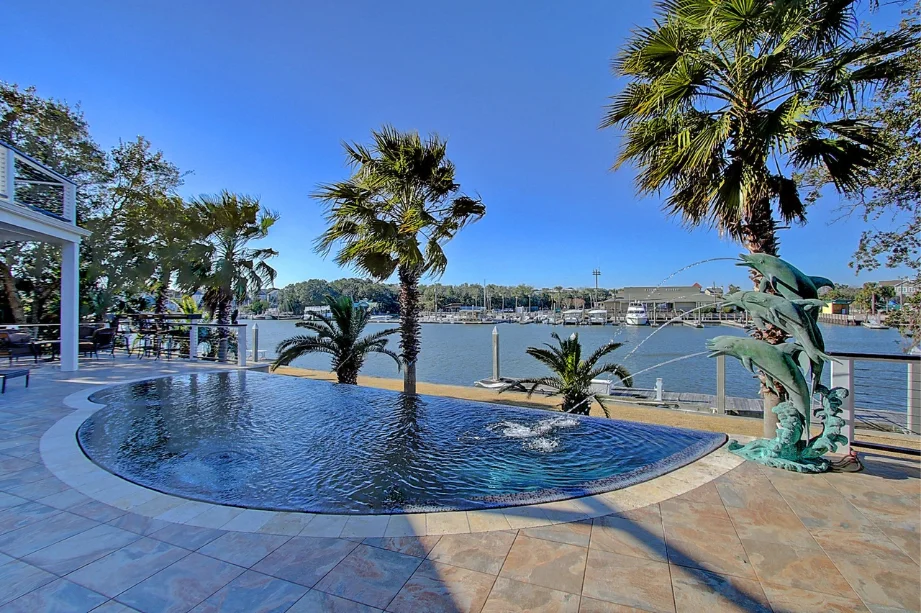 Infinity Pool vs Traditional Pool: Complete Comparison